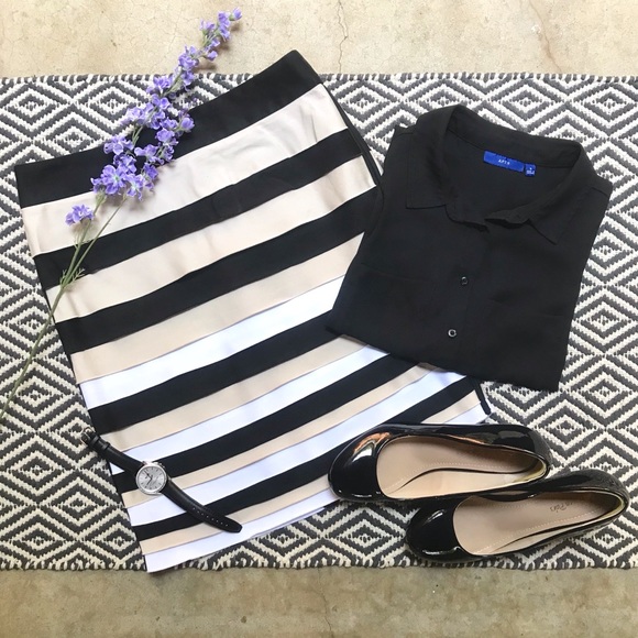 White House Black Market Dresses & Skirts - WHBM skirt.